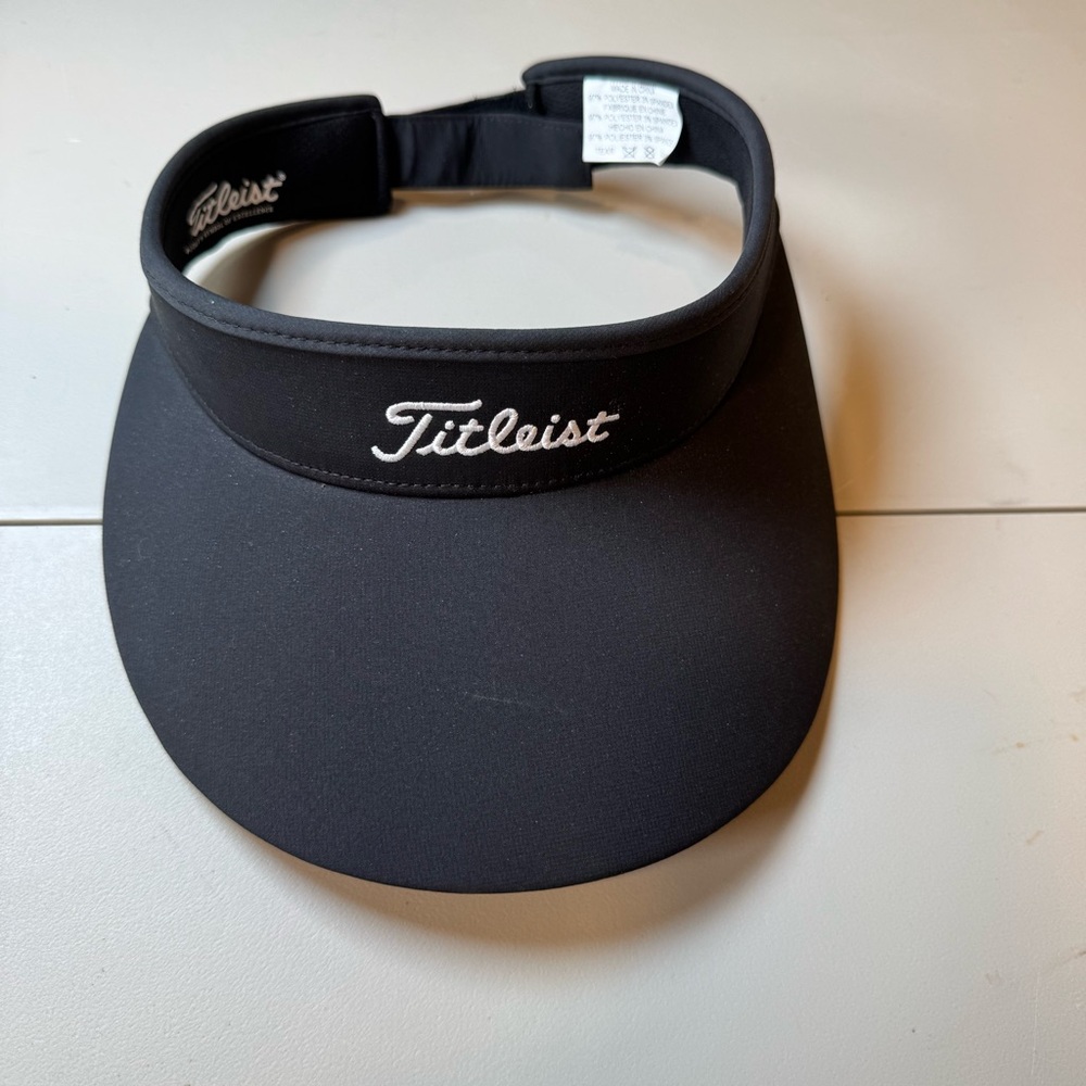 Titleist Women’s Classic Black Visor